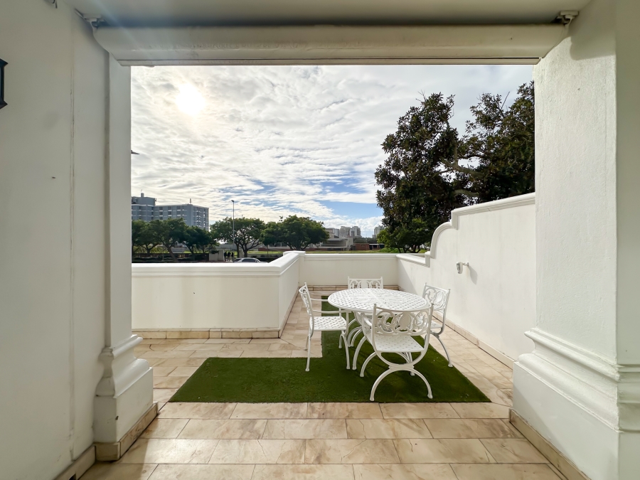 2 Bedroom Property for Sale in Sea Point Western Cape